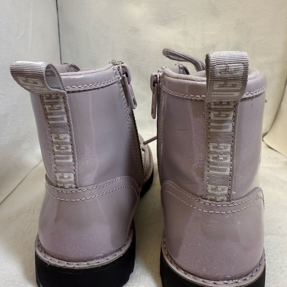 UGG GIRLS K RYANN BOOTS 1153522K PATENT LEATHER LACE-UP & ZIP LAVENDER SIZE 2 - Picture 2 of 9